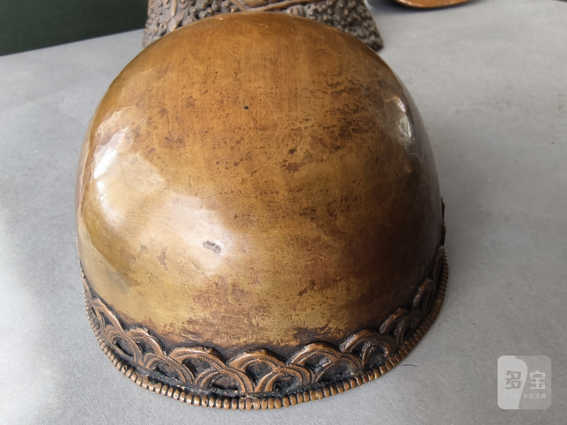 A COPPER EMBOSSED KAPALA WITH COVER ON STAND - 图7